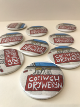 Load image into Gallery viewer, Badge &quot;Cofiwch Dryweryn&quot;
