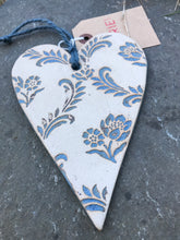 Llwythwch y ddelwedd i wyliwr yr Oriel, Ceramic Hanging Heart
